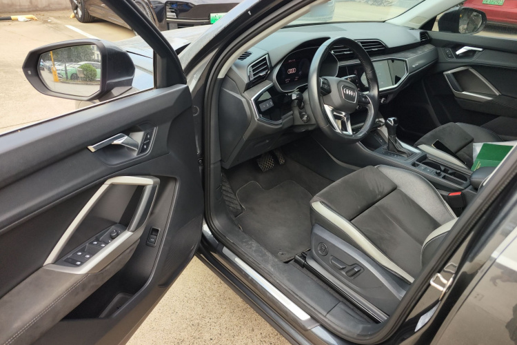 奥迪Q3 2020款 35 TFSI 进取动感型中控内饰7003