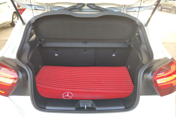 奔驰A级(进口) 2016款 A 200 时尚型局部细节23