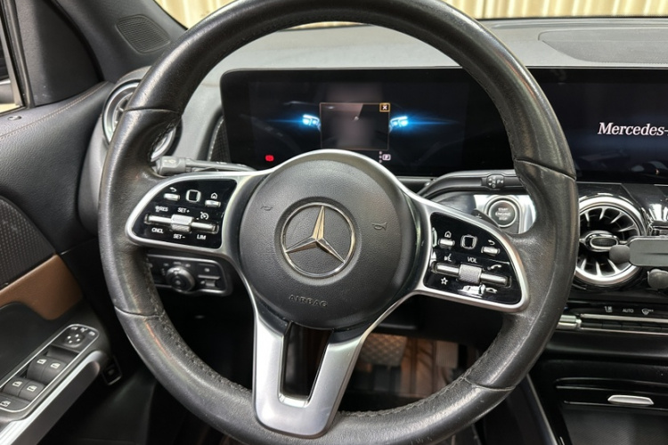 奔驰GLB 2021款 GLB 200 动感型中控内饰7004