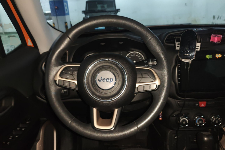 Jeep 自由侠 2017款 180T 自动高能版中控内饰13