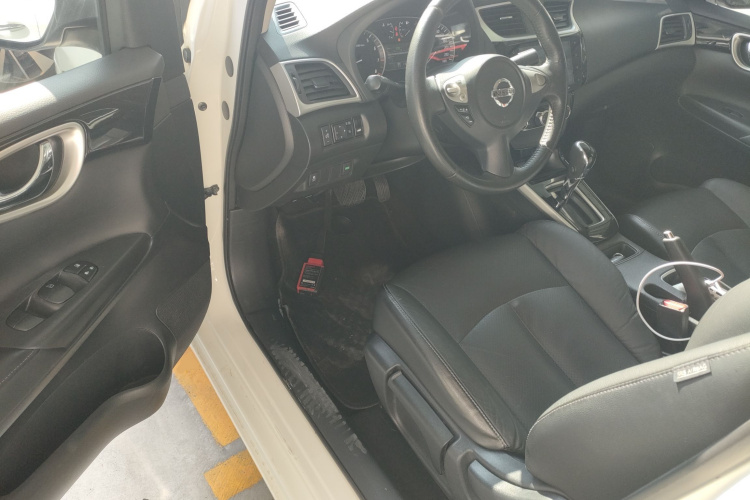 日产 轩逸 2019款 1.6XV CVT智联尊享版 国VI中控内饰7003