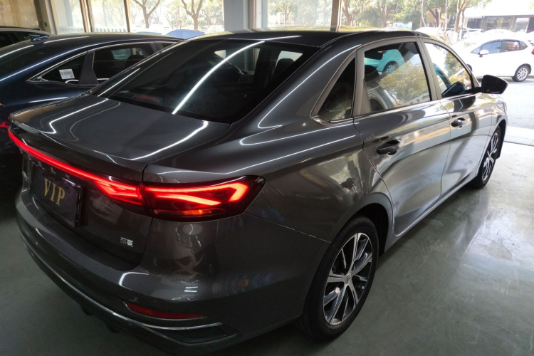 吉利汽车 帝豪 2022款 第4代 1.5L CVT尊贵型车身外观7