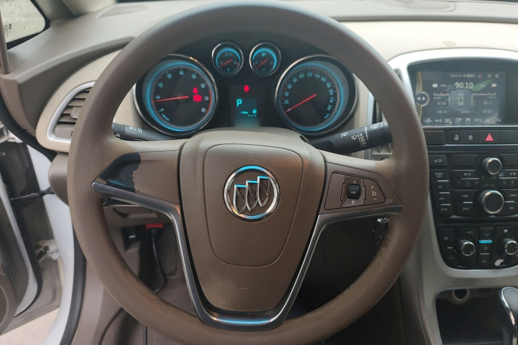 别克 英朗 2013款 GT 1.6L 自动时尚版中控内饰13