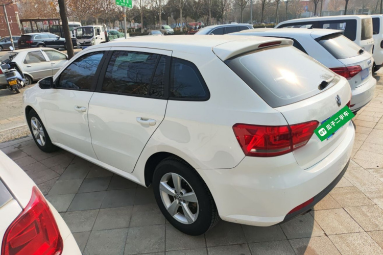 大众 朗行 2013款 1.6L 自动风尚型车身外观4