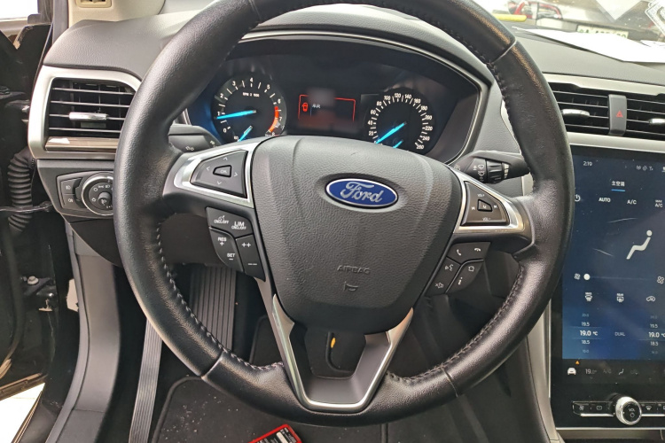 福特 蒙迪欧 2020款 EcoBoost 180 时尚型中控内饰13