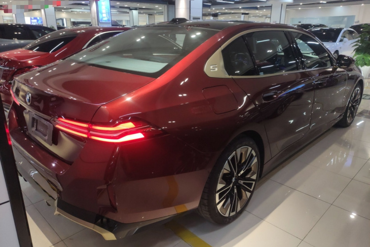 宝马5系 2024款 530Li 尊享型 M运动套装车身外观7