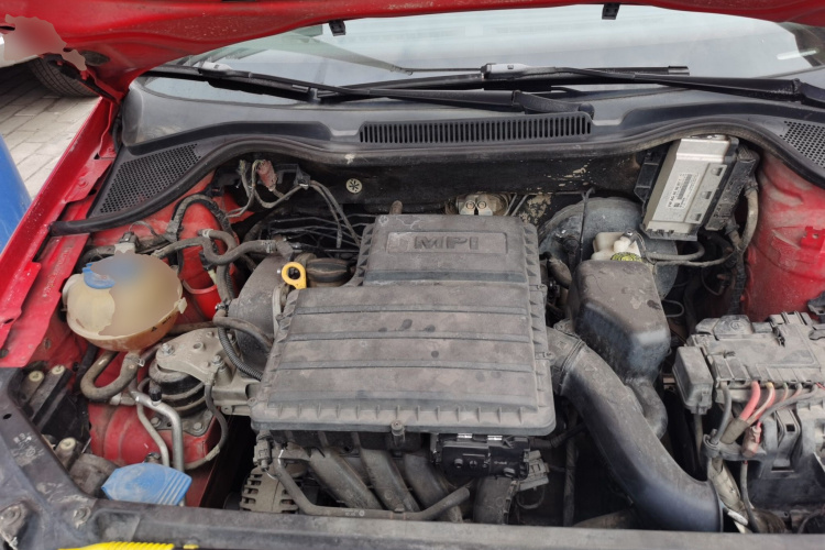 大众 Polo 2014款 1.4L 手动风尚版机舱底盘24