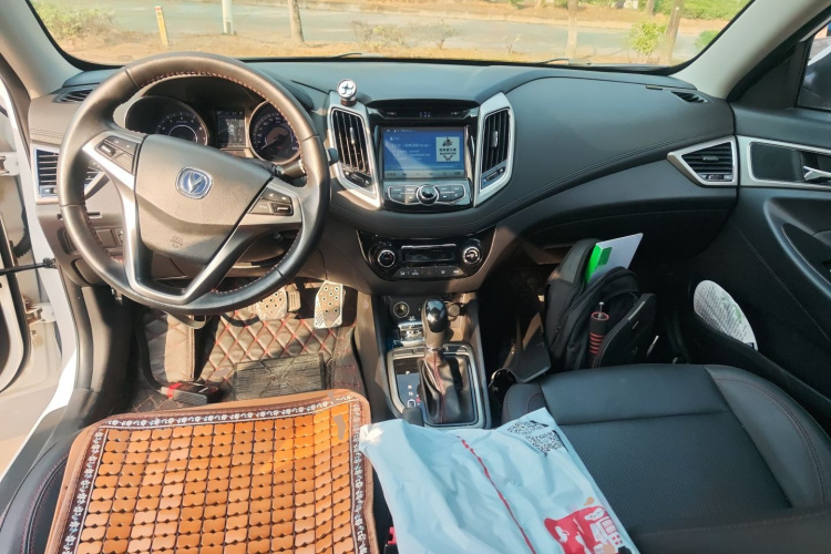 长安 逸动 2016款 1.6L 自动风尚型中控内饰12