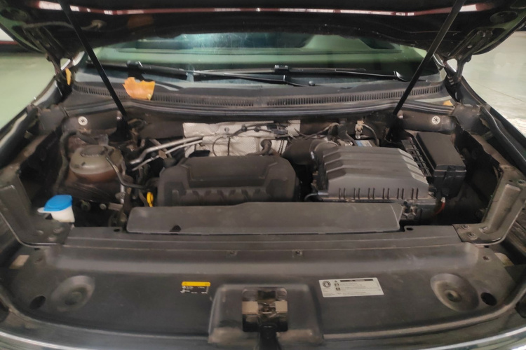 大众 威然 2020款 380TSI 尊贵版机舱底盘24