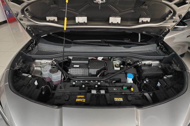 大众 ID.UNYX 与众 2025款 Pure机舱底盘24