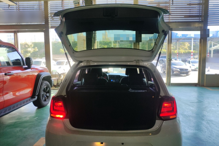 大众 Polo 2016款 1.4L 手动风尚型机舱底盘23