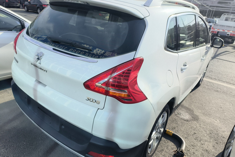 标致3008 2015款 2.0L 自动潮流版车身外观7