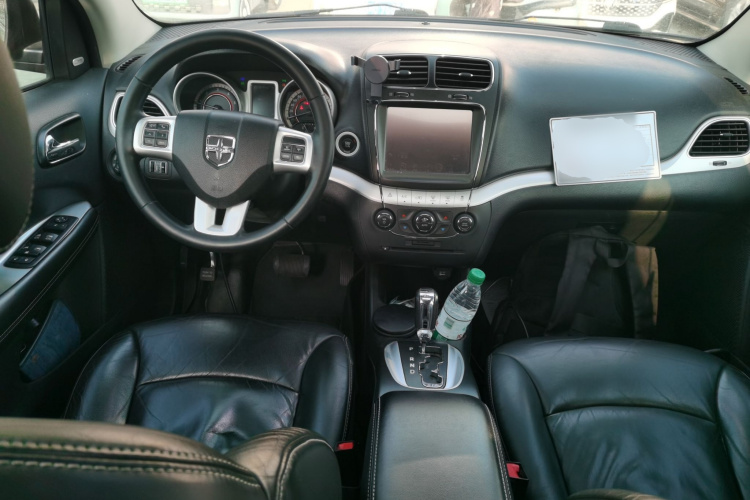 道奇 酷威 2015款 2.0TD 四驱尊尚版中控内饰7002
