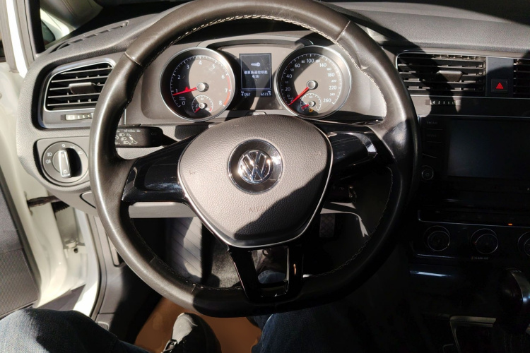 大众 高尔夫 2017款 230TSI 自动舒适百万辆纪念版中控内饰13
