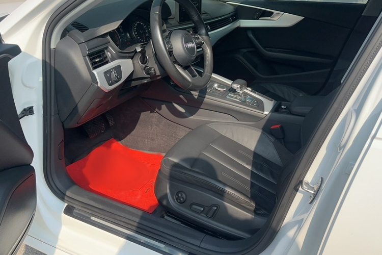 奥迪A4L 2017款 40 TFSI 风尚型中控内饰7001