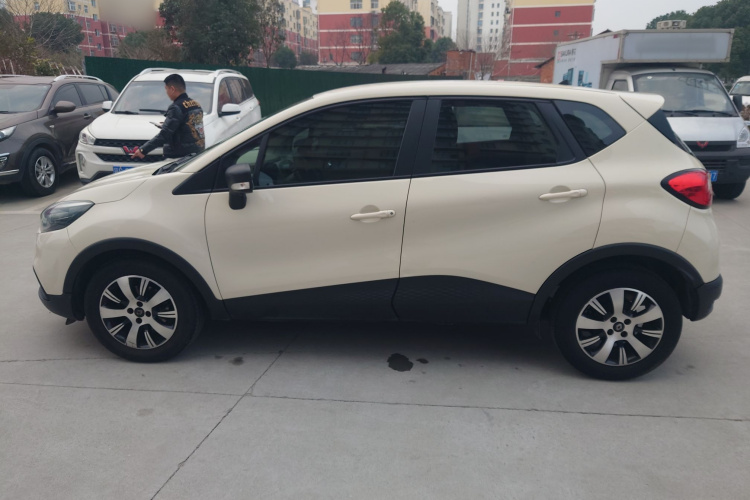 雷诺 卡缤 2015款 1.2T 自动标准版车身外观4