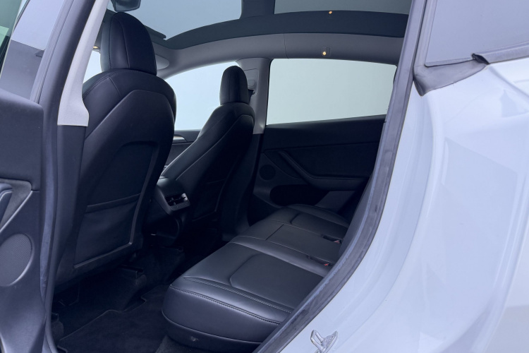 特斯拉 Model Y 2022款 后轮驱动版中控内饰7002