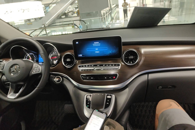 奔驰V级 2021款 V 260 领航版中控内饰12