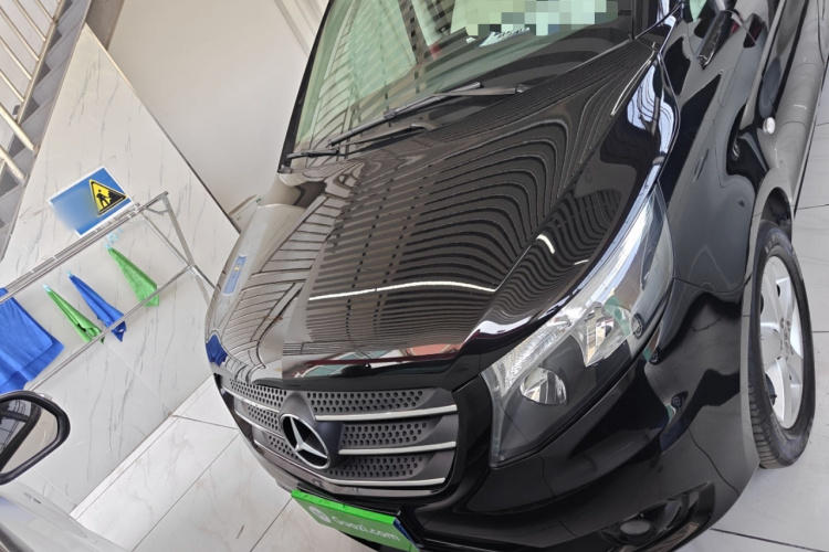 奔驰 威霆 2018款 2.0T 精英版 7座 国VI车身外观2