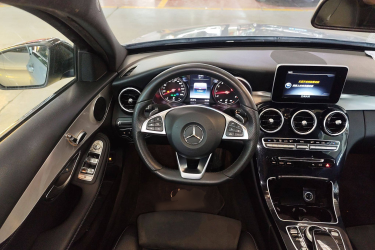 奔驰C级 2017款 C 200 运动版中控内饰13