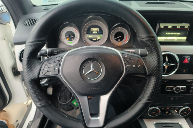 奔驰GLK级 2013款 改款 GLK 300 4MATIC 时尚型中控内饰13