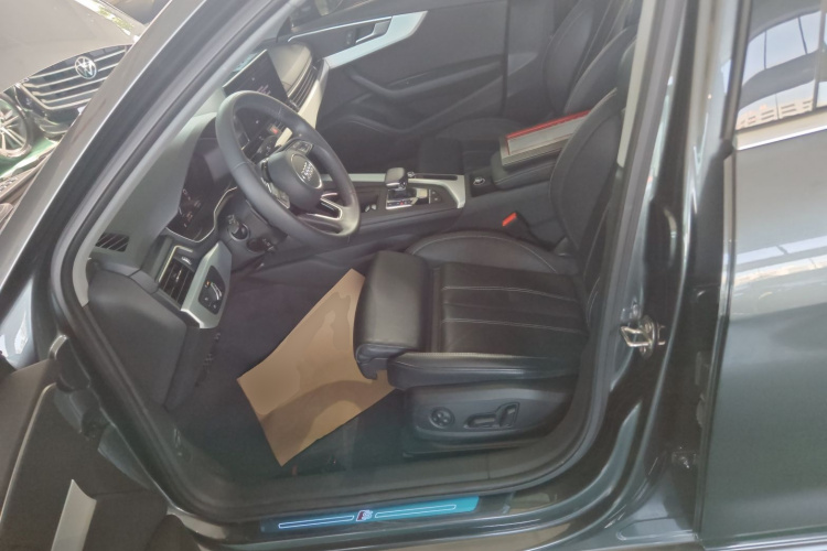 奥迪A4L 2023款 40 TFSI 时尚动感型中控内饰19