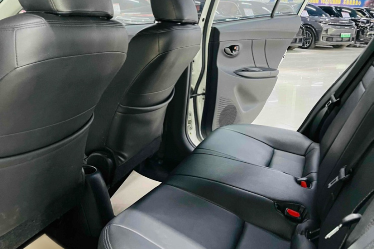 丰田 威驰 2017款 1.5L CVT创行版中控内饰7002