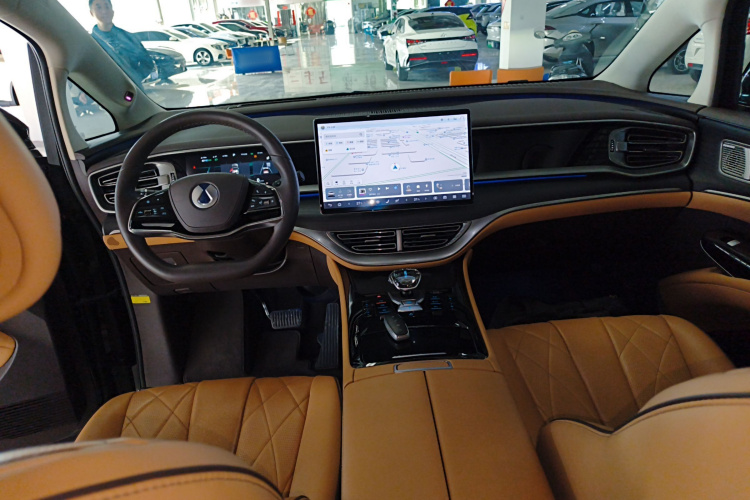 腾势D9 2024款 DM-i 980 四驱旗舰型中控内饰7002