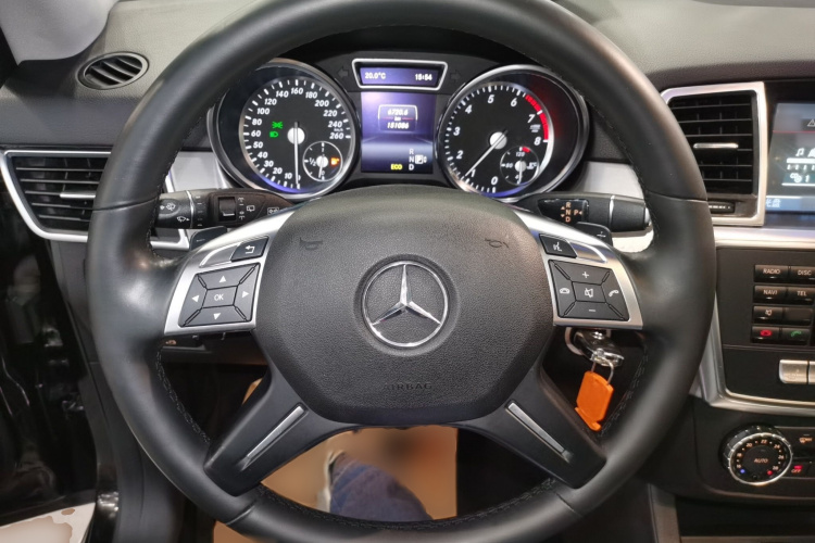 奔驰M级 2015款 ML 320 4MATIC局部细节13