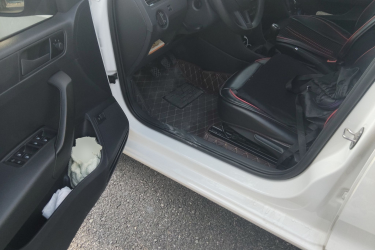 斯柯达 昕锐 2019款 改款 1.5L 手动标准版 国VI中控内饰20