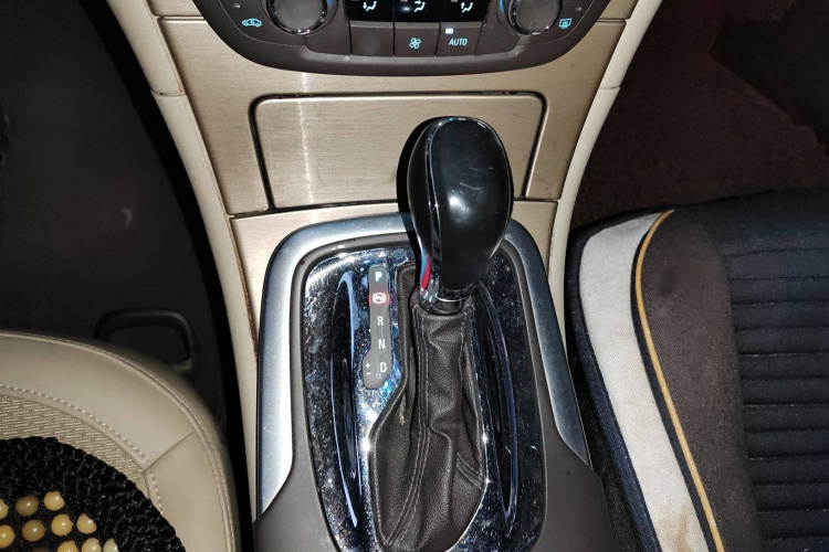 别克 君威 2012款 2.0L 舒适版局部细节18