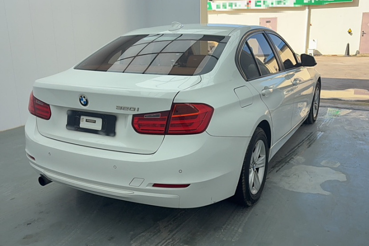 宝马3系 2013款 320i 时尚型车身外观6002