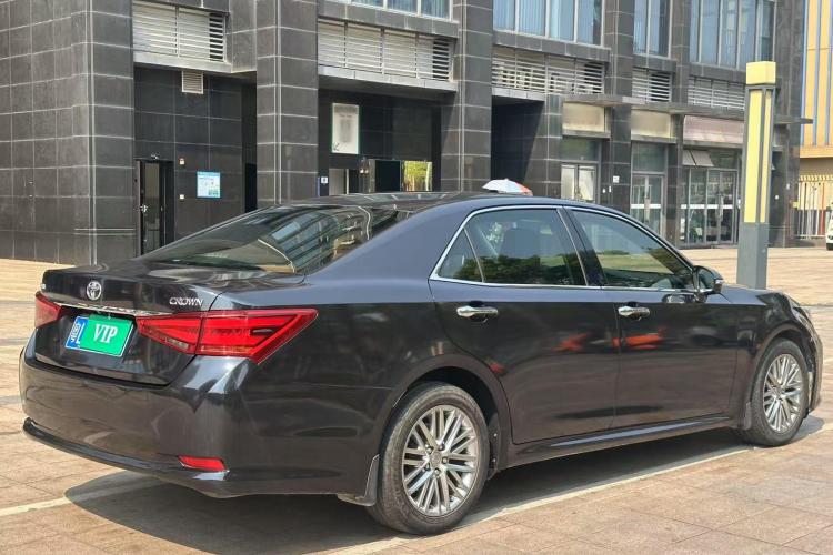 丰田 皇冠 2017款 2.0T 运动版车身外观7