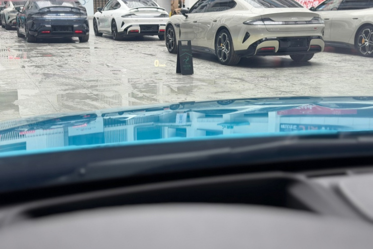 宝马4系 2020款 430i Gran Coupe M运动曜夜版中控内饰7001