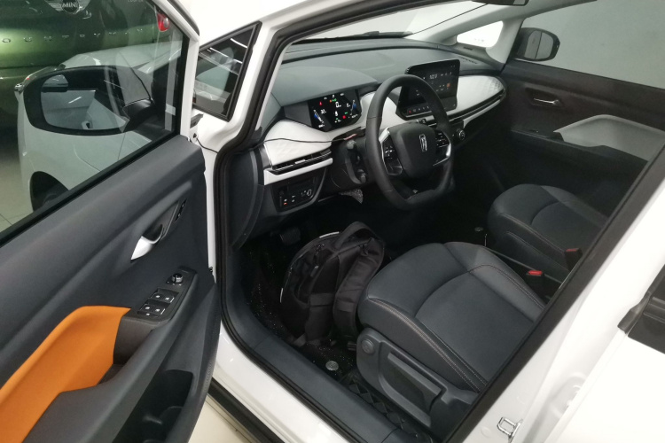 奔腾NAT 2022款 悦享出行 换电版 100kW 401km中控内饰20