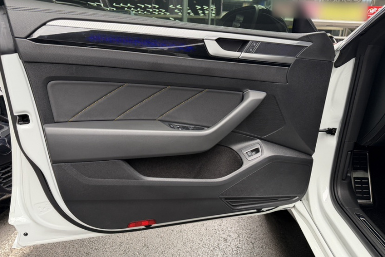 一汽-大众CC 2023款 380TSI 夺目版中控内饰7009