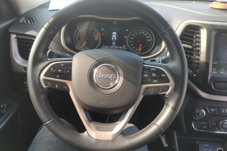 Jeep 自由光 2017款 2.0L 优越版中控内饰13
