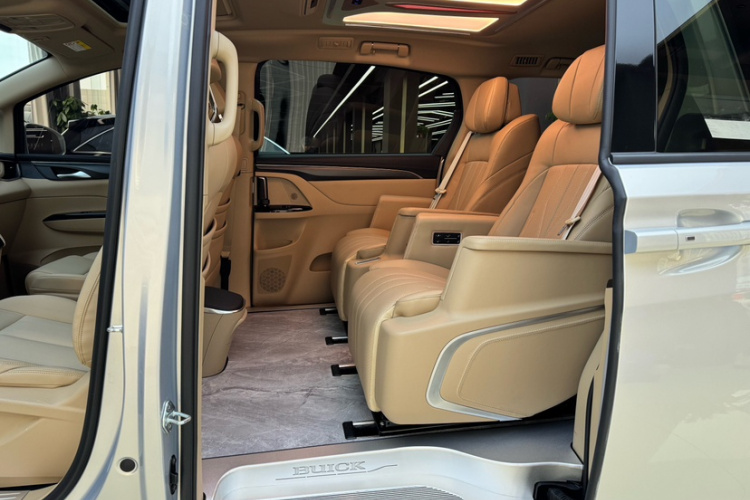 别克GL8新能源 2025款 陆尚 先享版 7座中控内饰7001