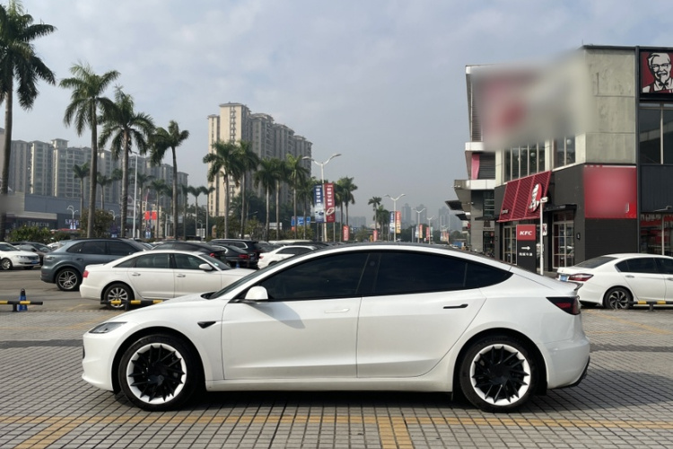 特斯拉 Model 3 2023款 长续航全轮驱动版车身外观6008