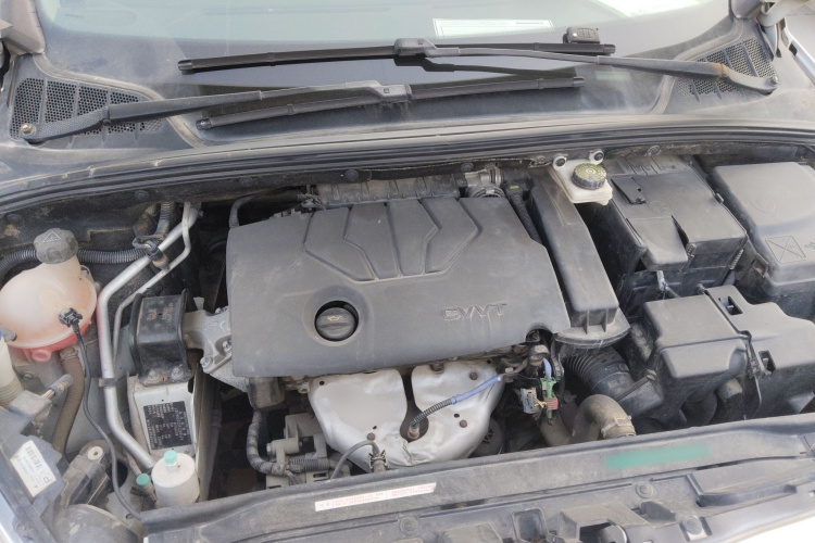 标致308 2014款 乐享版 经典 1.6L 手动优尚型机舱底盘24