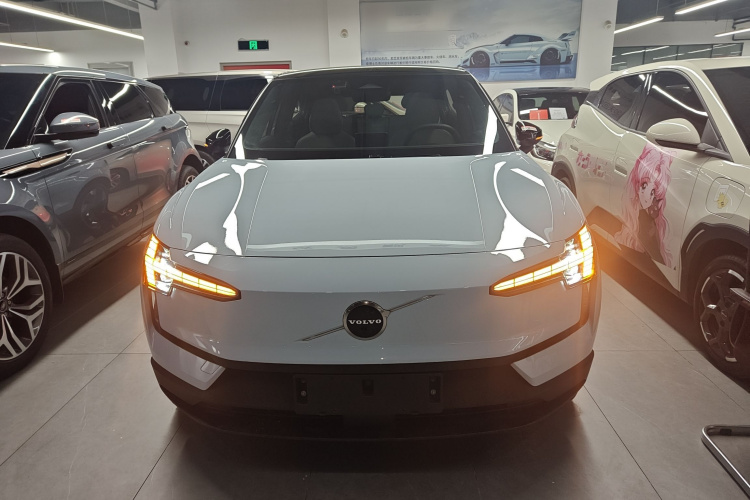 沃尔沃EX30 2025款 后驱长续航版 Ultra车身外观2