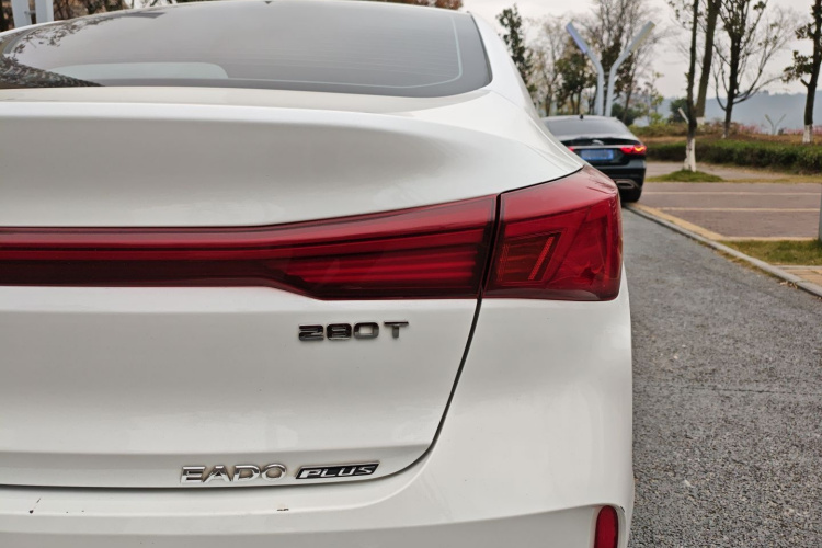 长安 逸动 2022款 PLUS 蓝鲸NE 1.4T GDI DCT尊贵版车身外观6006