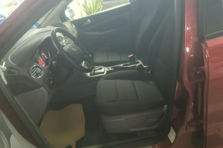 福特 福克斯 2012款 两厢经典 1.8L 自动基本型局部细节19