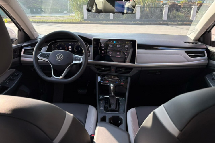 大众 宝来 2024款 300TSI DSG尊行版中控内饰7004