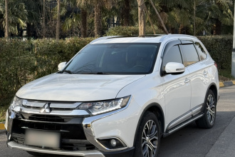 三菱 欧蓝德 2018款 2.4L 四驱豪华版 7座