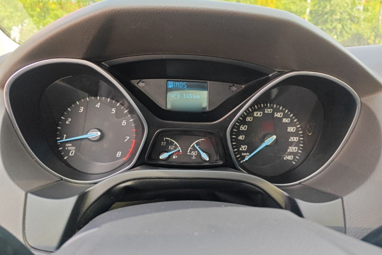 福特 福克斯 2012款 三厢 1.6L 自动风尚型局部细节14