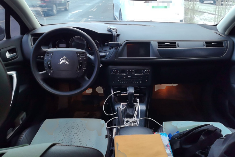 雪铁龙C5 2014款 1.6T 自动尊享型中控内饰12