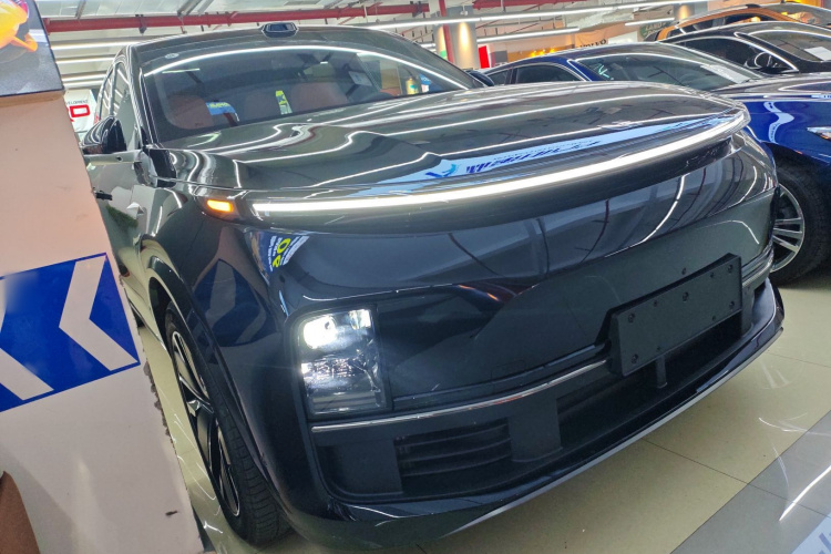 理想汽车 理想L9 2025款 Pro 智能焕新版车身外观3