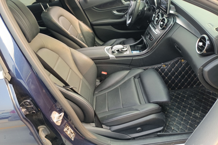 奔驰C级 2018款 C 200 L 运动版局部细节41