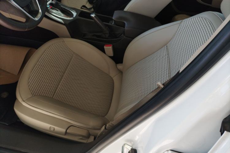 别克 君威 2014款 2.0L 领先时尚型中控内饰19